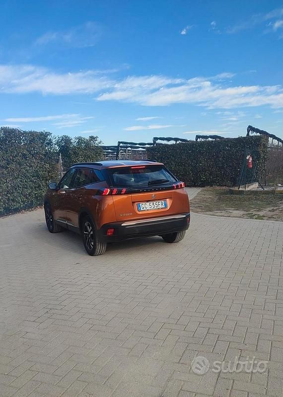 Usata 2020 Peugeot e-2008 SUV | 14.000 € (Buon prezzo) - Immagine 1/4