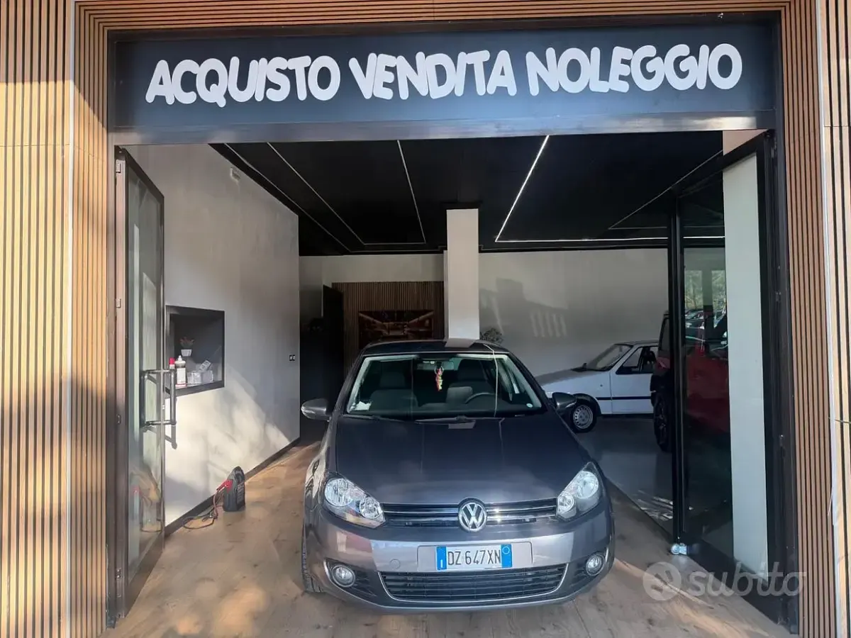 Usata VW Golf VI Comfortline 105 CV (77 kW) 2010 Grigio Utilitaria