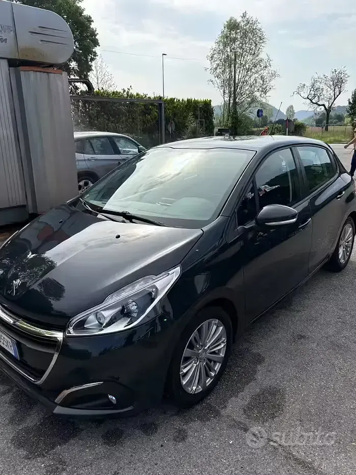 Usata Peugeot 208 75 CV (55 kW) 2018 Bluazzurro Utilitaria