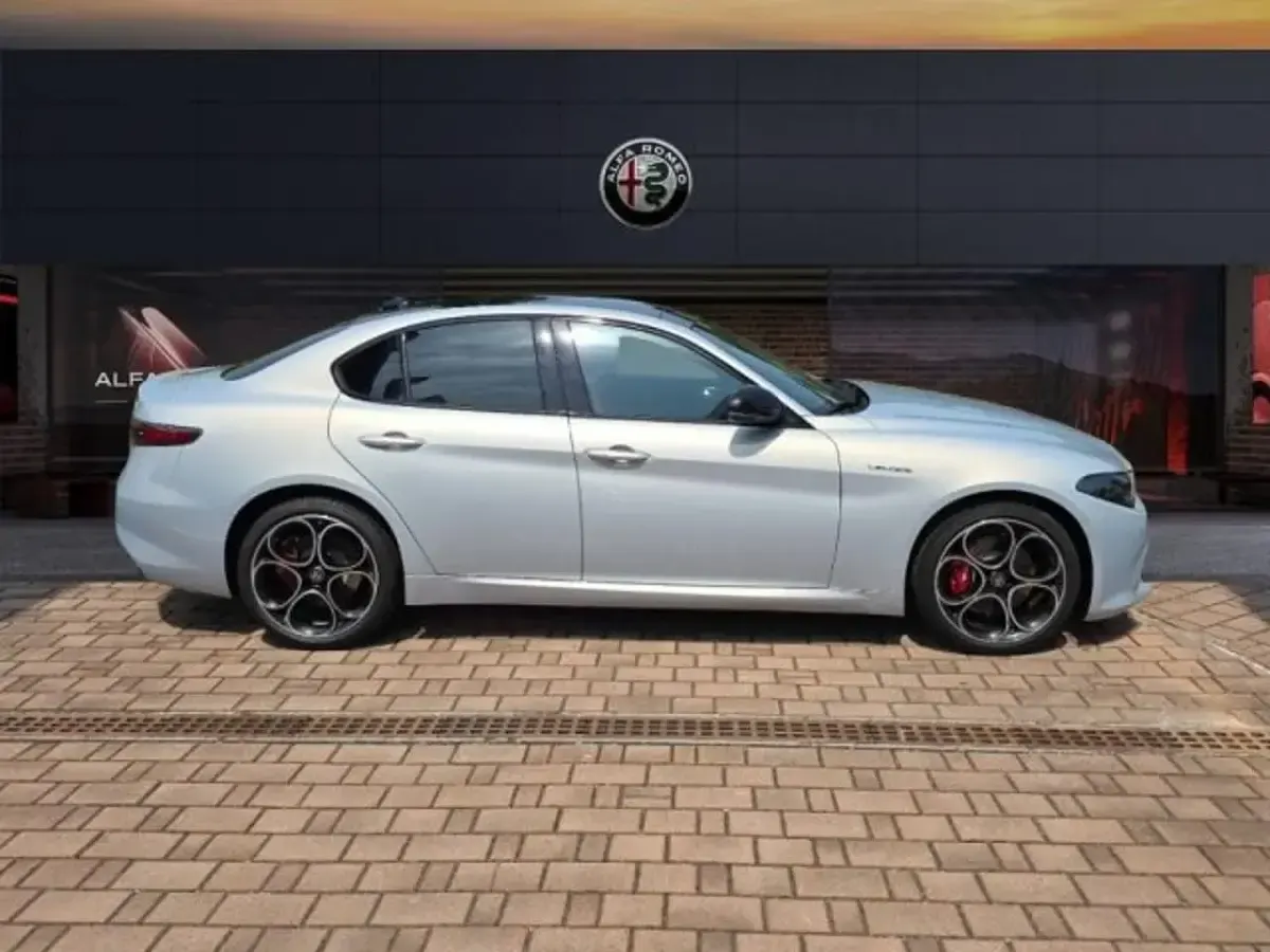 Nuova Alfa Romeo Giulia Veloce 209 CV (153 kW) 2026 Grigio Berlina
