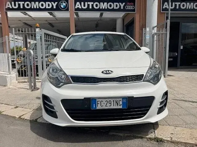Usata Kia Rio 75 CV (55 kW) 2016 Bianco Utilitaria