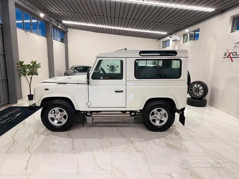 Usata Land Rover Defender S 122 CV (89 kW) 2003 Bianco Station wagon
