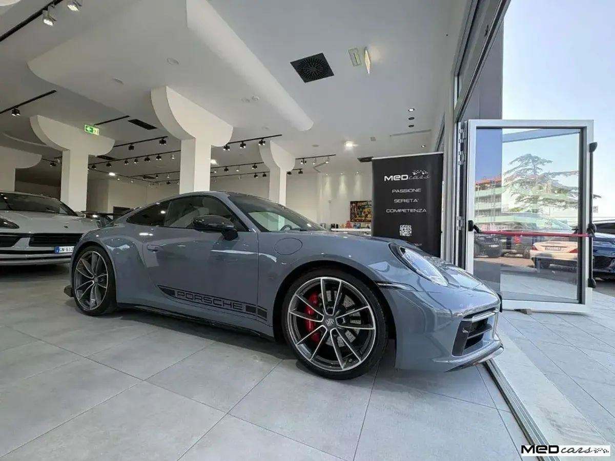 Usata Porsche 992 450 CV (330 kW) 2023 Grigio Coupé