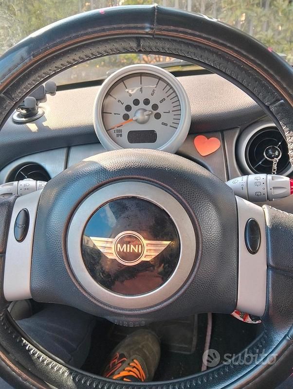 Usata Mini Cooper 116 CV (85 kW) 2004 Nero Utilitaria