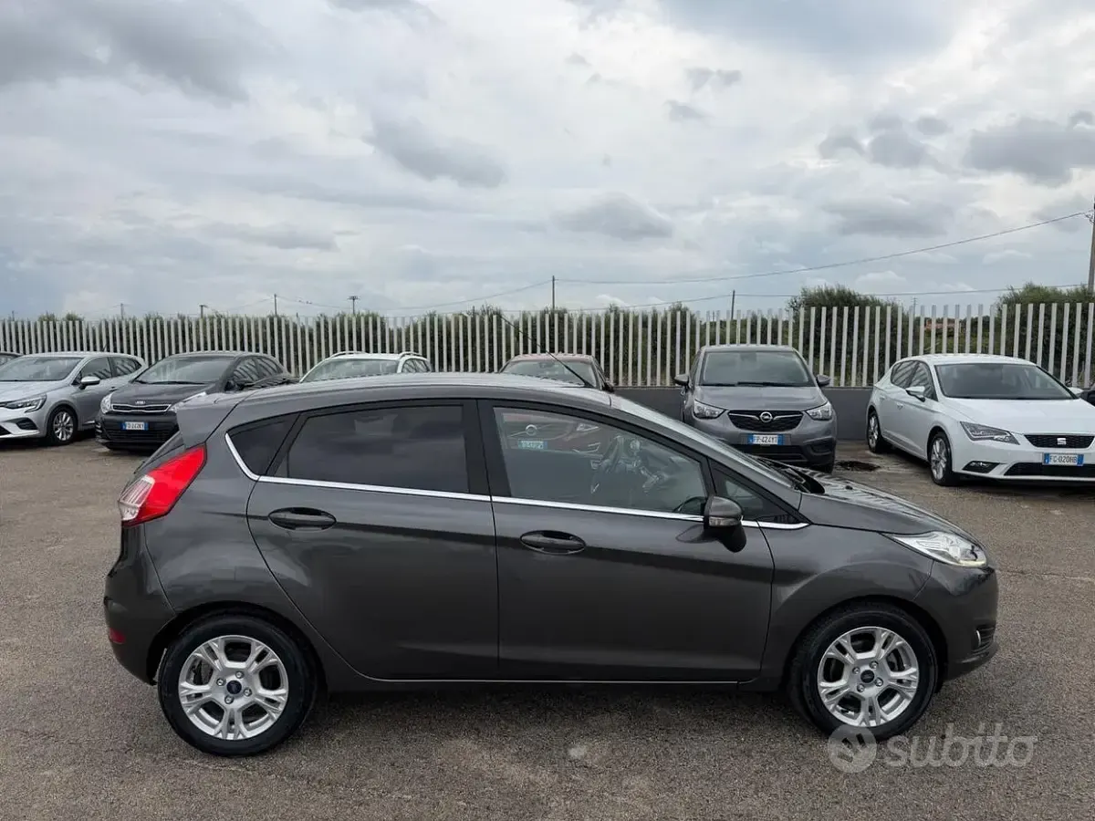 Second-hand Ford Fiesta Titanium 75 CP (55 kW) 2017 Gri Hatchback
