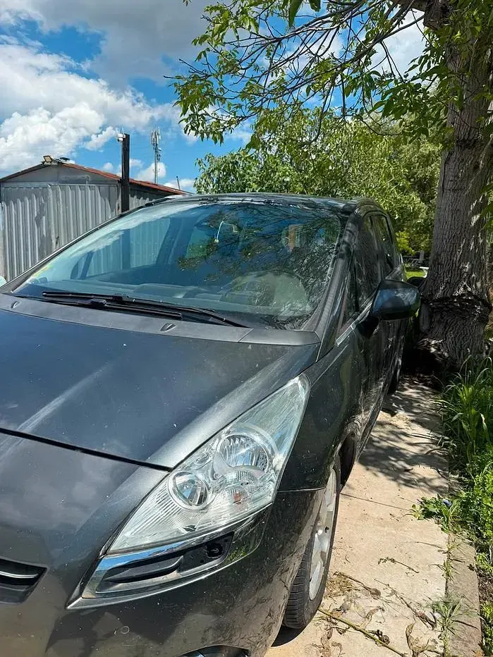 Usata Peugeot 5008 112 CV (82 kW) 2011 Grigio Monovolume