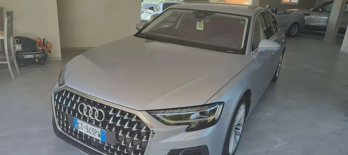 Usata Audi A8 Design 286 CV (210 kW) 2024 Argento Berlina