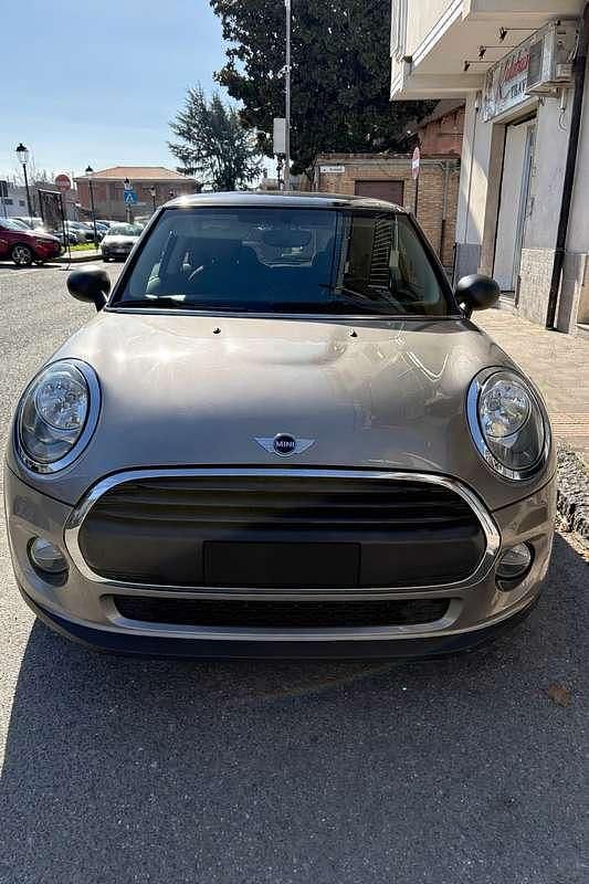 Usata Mini ONE 75 CV (55 kW) 2017 Grigio Utilitaria
