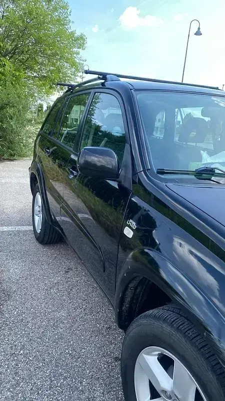 Usata Toyota RAV4 116 CV (85 kW) 2004 Nero SUV