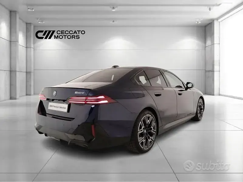 Usata BMW 550e M Sport 313 CV (230 kW) 2025 Bluazzurro Berlina