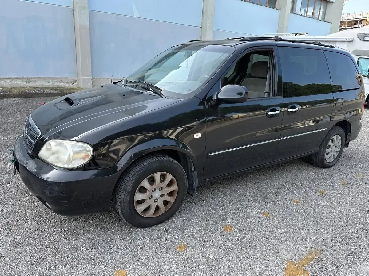 Usata Kia Carnival 145 CV (106 kW) 2005 Nero Monovolume