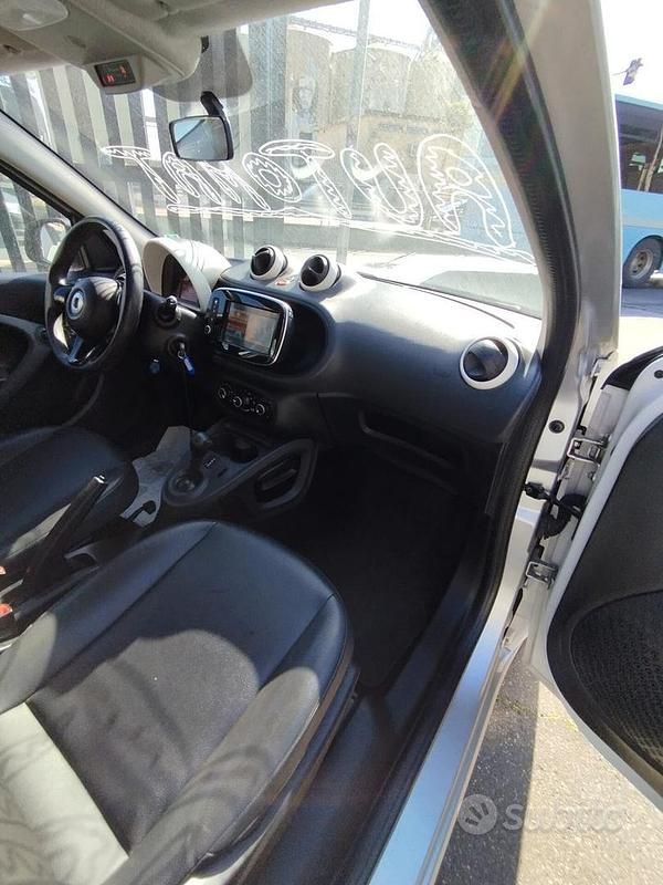 Usata Smart ForFour Brabus 70 CV (51 kW) 2019 Bianco Utilitaria