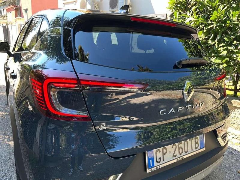 Usata Renault Captur Techno 92 CV (67 kW) 2023 Blu/azzurro SUV