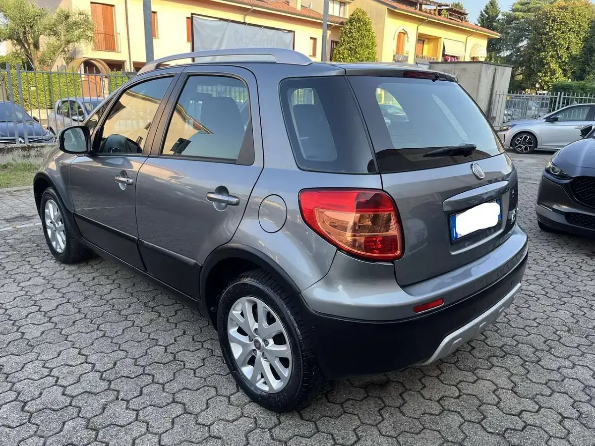 Usata Fiat Sedici Dynamic 120 CV (88 kW) 2012 Grigio SUV