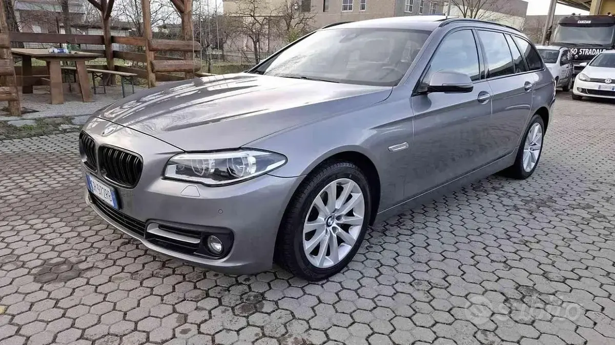 Usata BMW 530 Luxury Line 258 CV (189 kW) 2015 Grigio Station wagon