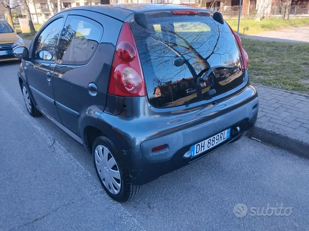 Usata Peugeot 107 68 CV (50 kW) 2007 Nero Utilitaria