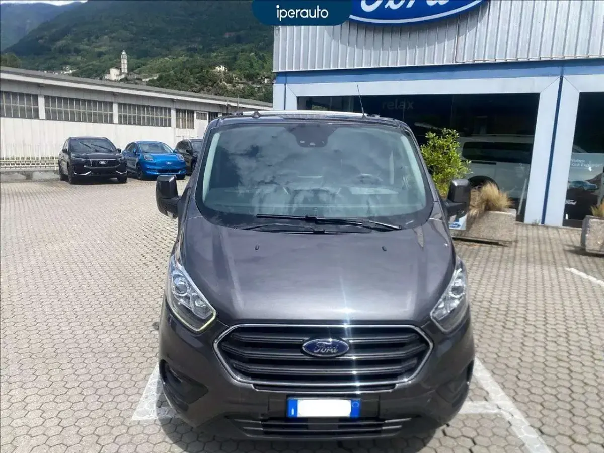 Begagnad Ford Transit Custom Titanium 131 HK (96 kW) 2020 Grå Van