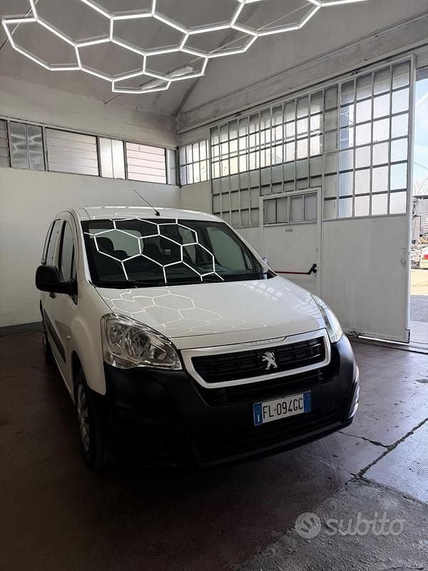 Usata Peugeot Partner Tepee Access 74 CV (54 kW) 2017 Bianco Monovolume