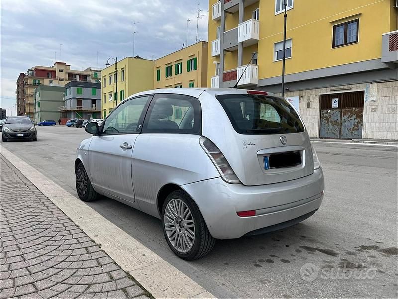 Usata Lancia Ypsilon 77 CV (56 kW) 2010 Grigio Utilitaria