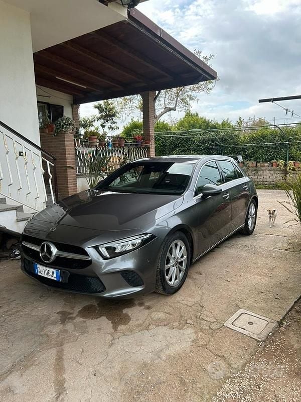 Usata Mercedes A180 136 CV (100 kW) 2019 Grigio Berlina