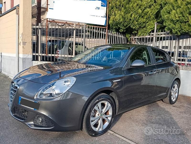 Usata Alfa Romeo Giulietta Exclusive 105 CV (77 kW) 2013 Grigio Berlina