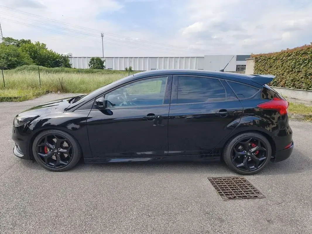 Usata Ford Focus ST 185 CV (136 kW) 2017 Berlina