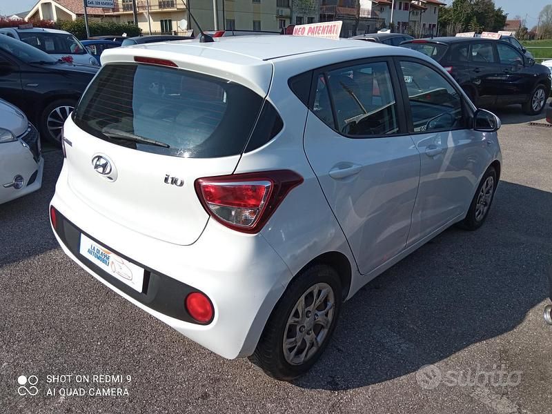 Usata Hyundai i10 66 CV (48 kW) 2022 Bianco Utilitaria