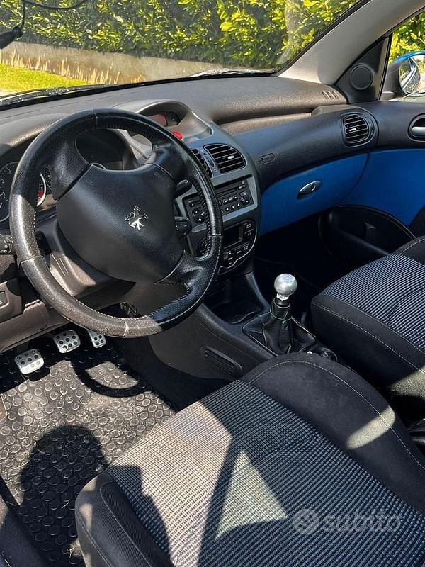 Usata Peugeot 206 CC 109 CV (80 kW) 2005 Blu Cabrio