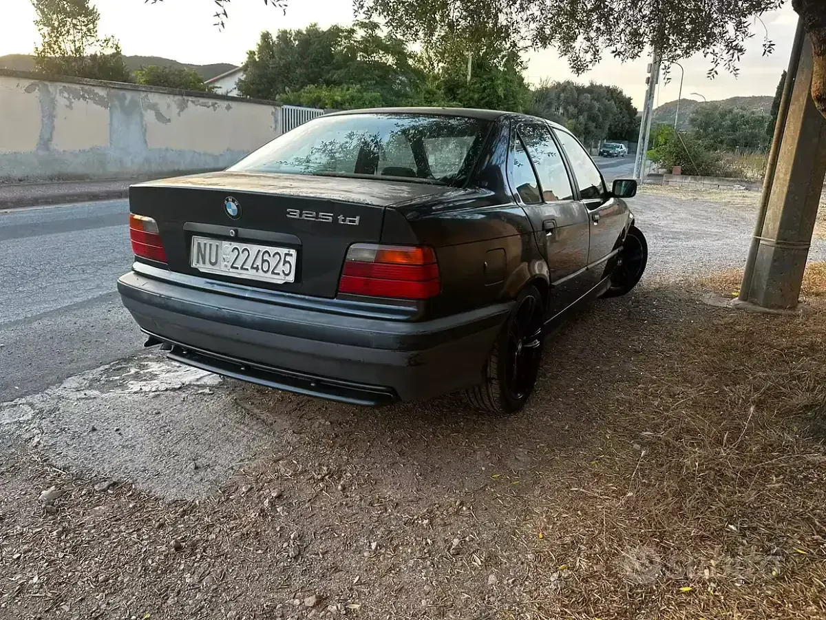 Usata BMW 325 116 CV (85 kW) 1992 Nero Berlina