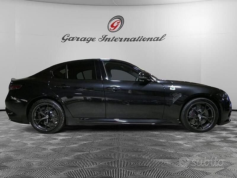 Nuova Alfa Romeo Giulia Quadrifoglio 519 CV (381 kW) 2025 Nero Berlina