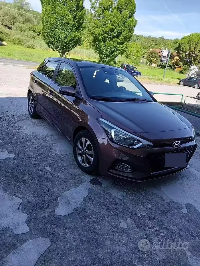 Usata Hyundai i20 75 CV (55 kW) 2019 Marrone Utilitaria