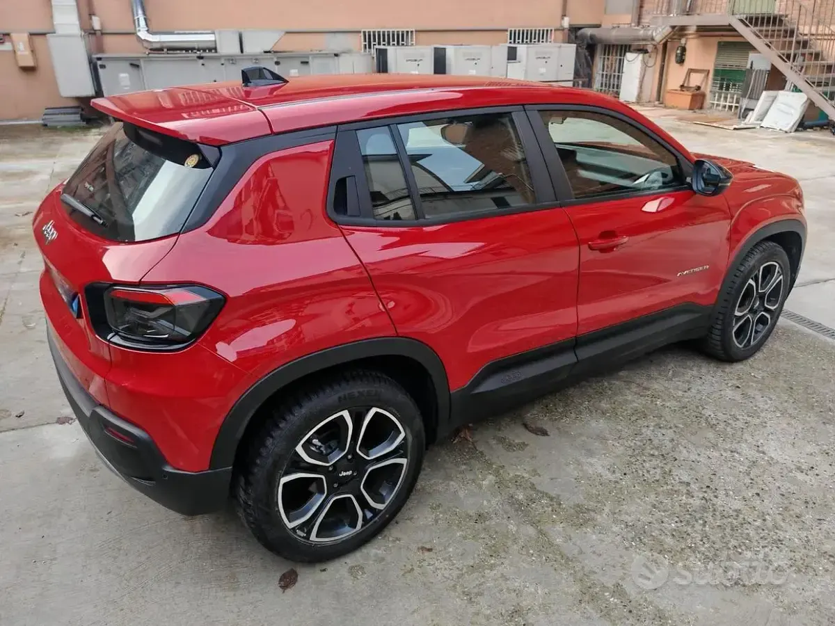 Usata Jeep Avenger 101 CV (74 kW) 2023 Rosso SUV