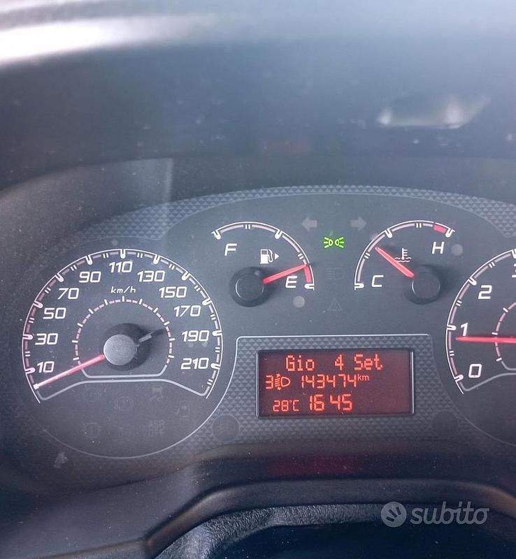 Bianco Usata 2016 Fiat Fiorino Monovolume | 7500 € (Cara) - Immagine 1/4