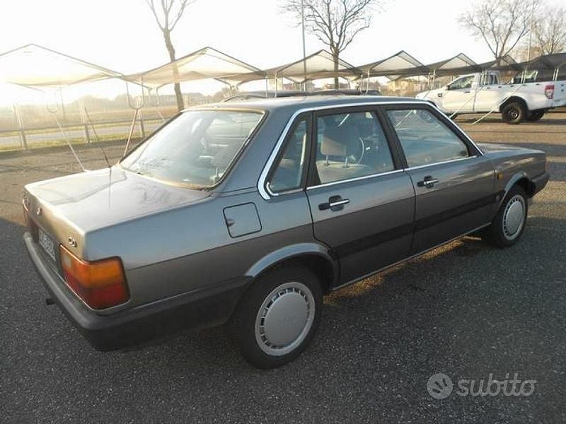 Usata Audi 80 87 CV (63 kW) 1985 Grigio metallizzato Berlina