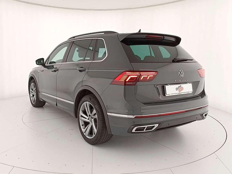 Usata VW Tiguan R-line 150 CV (110 kW) 2023 Dolphin grey metallizzato SUV