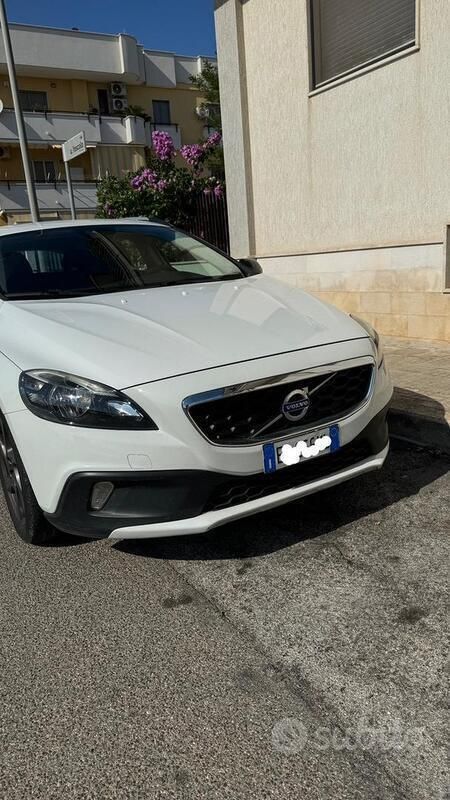 Bianco Usata 2014 Volvo V40 Station wagon | 8200 € (Cara) - Immagine 1/4