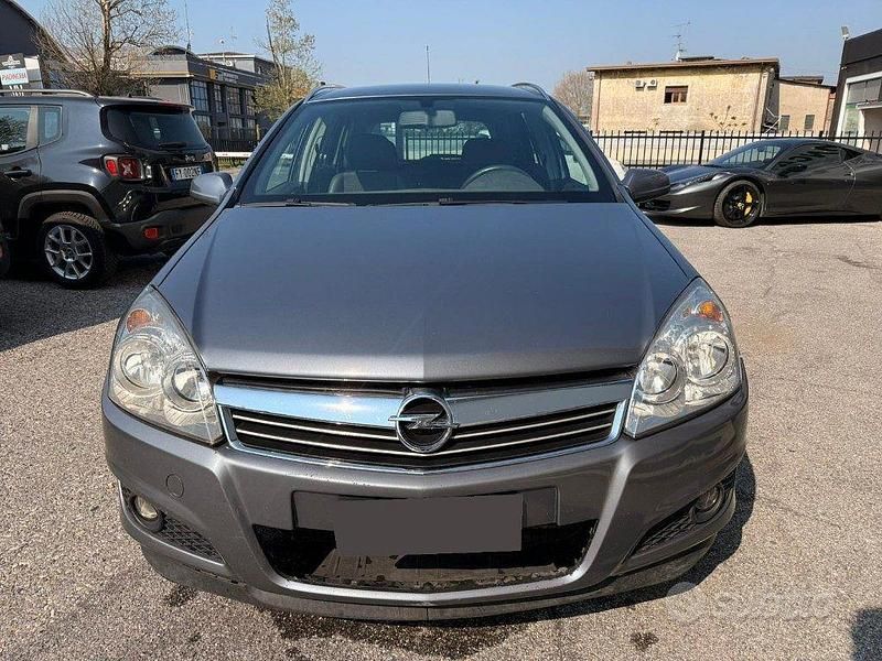 Usata Opel Astra Cosmo 101 CV (74 kW) 2007 Grigio Station wagon