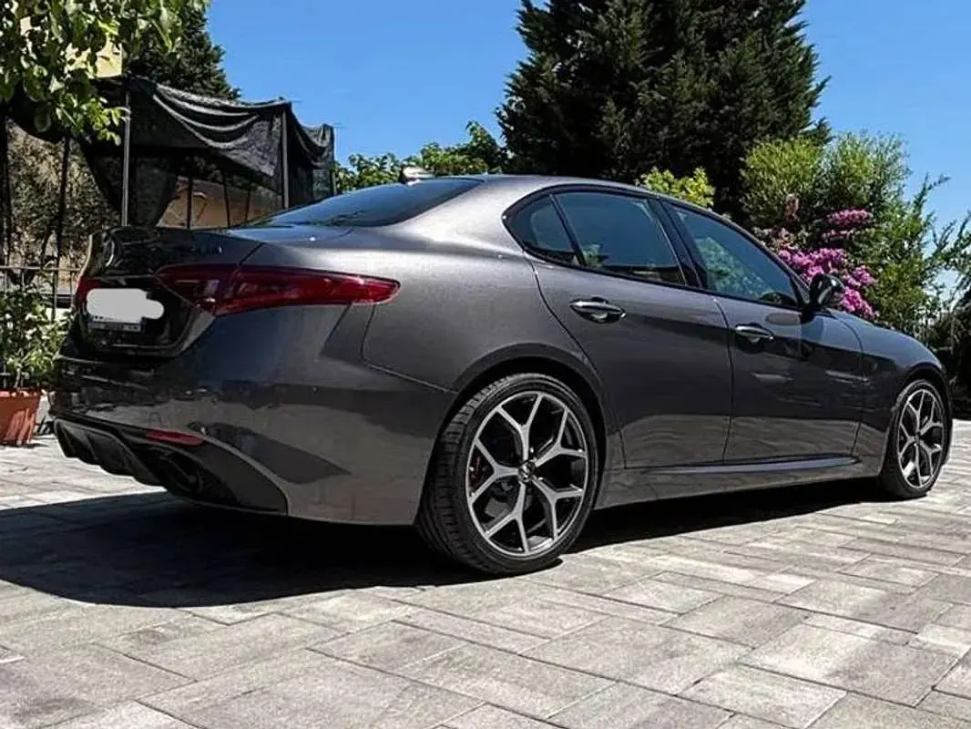 Usata Alfa Romeo Giulia Tech Edition 190 CV (139 kW) 2020 Grigio Berlina