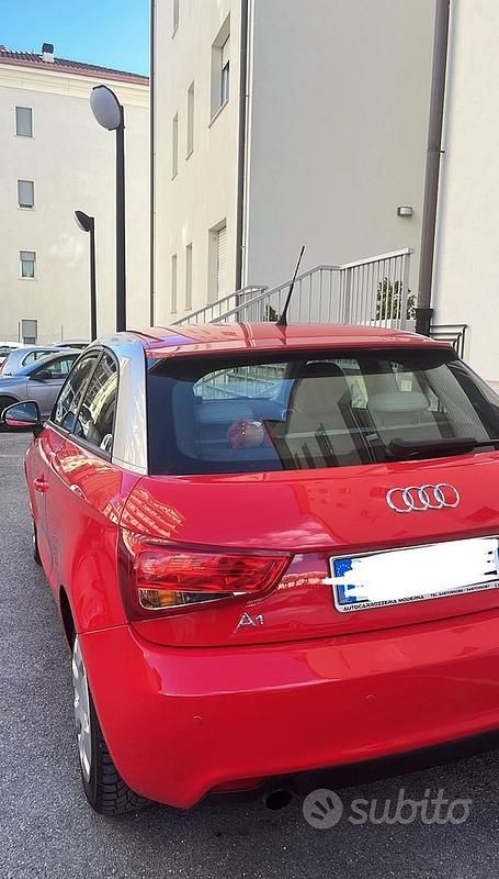 Usata Audi A1 Attraction 90 CV (66 kW) 2011 Rosso Utilitaria