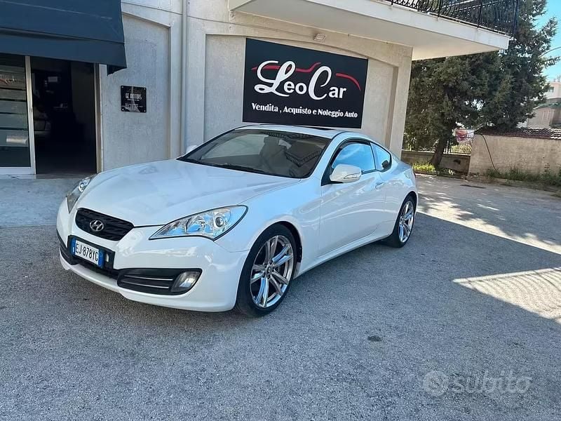 Usata Hyundai Genesis Sport 213 CV (156 kW) 2011 Bianco Coupé