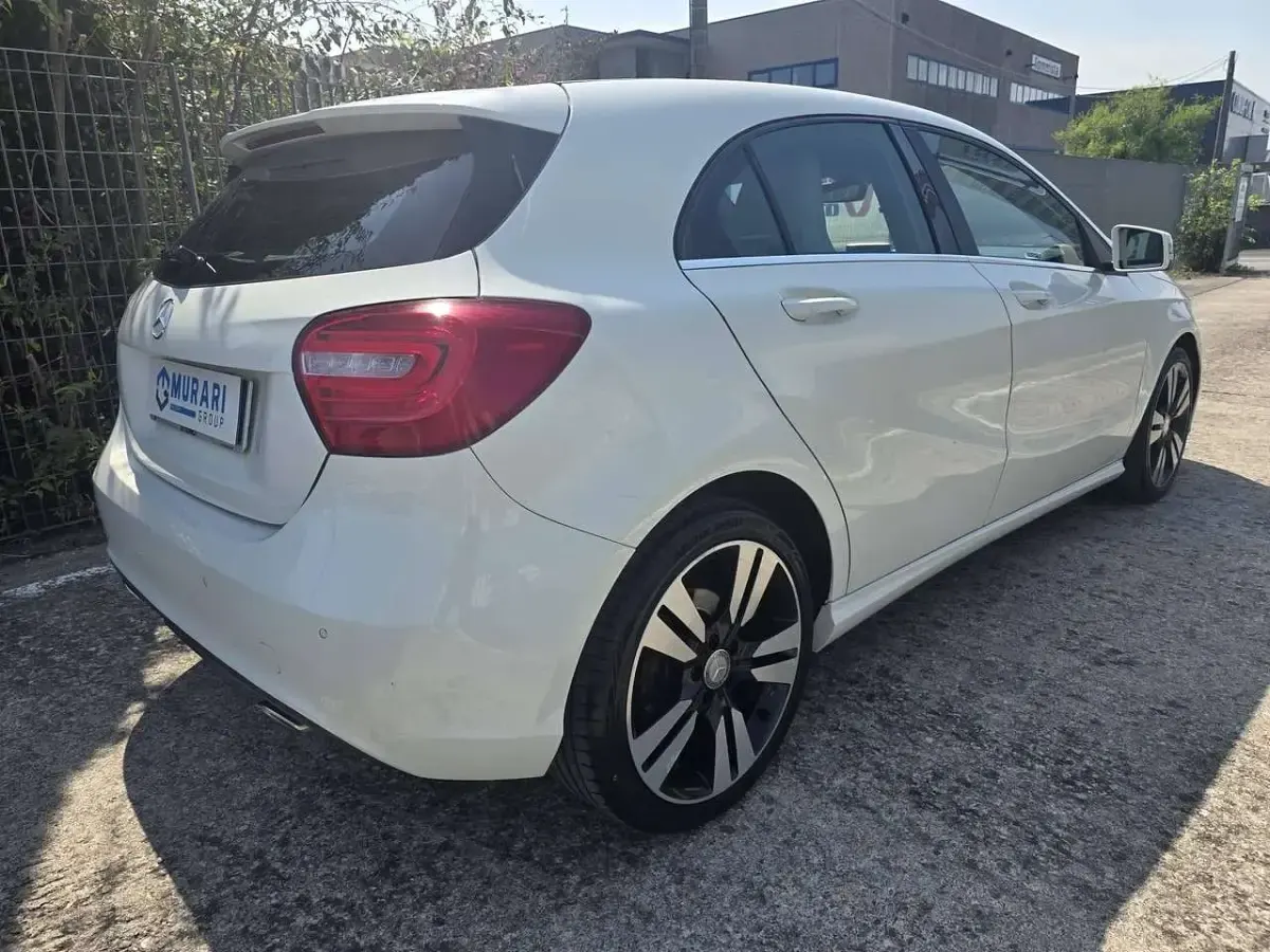 Usata Mercedes A180 Premium 109 CV (80 kW) 2013 Bianco cirrus Utilitaria