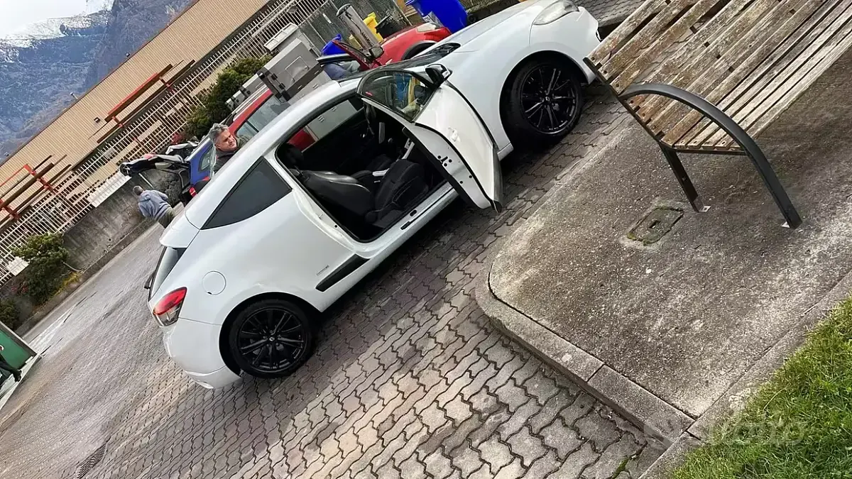 Usata Renault Mégane III 130 CV (95 kW) 2011 Bianco