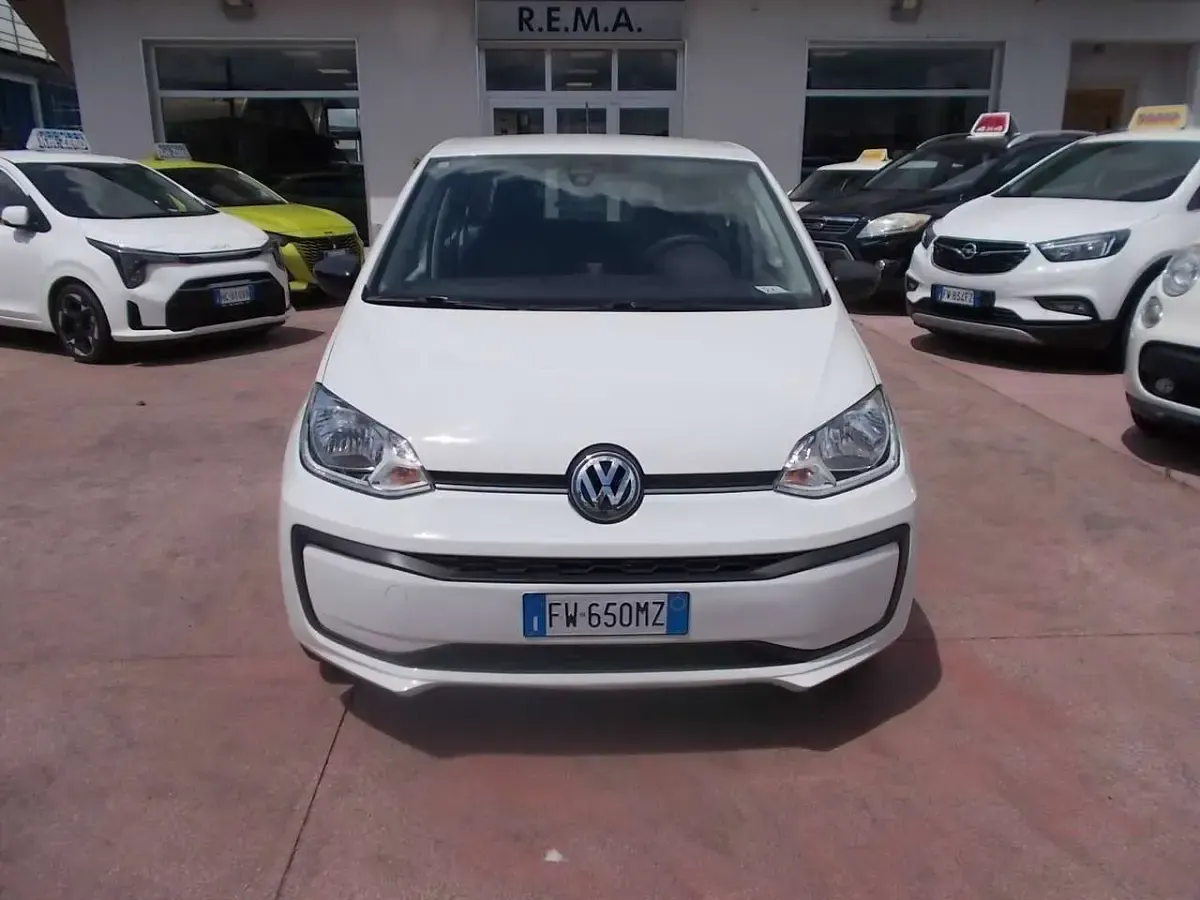 Usata VW up! Move 60 CV (44 kW) 2019 Bianco puro Utilitaria