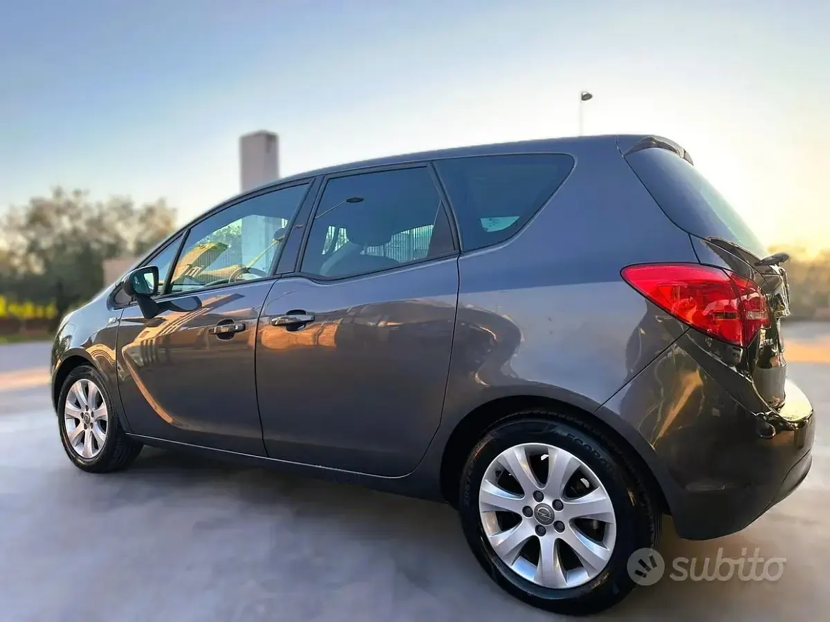 Usata Opel Meriva Cosmo 95 CV (69 kW) 2012 Grigio Monovolume