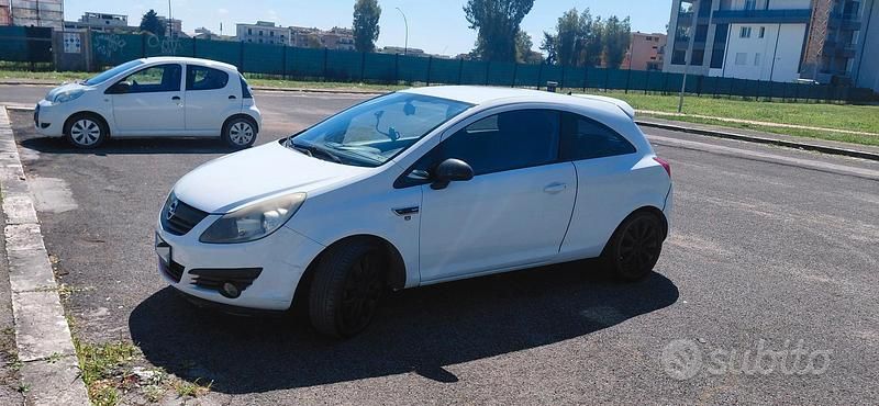 Usata Opel Corsa Sport 80 CV (58 kW) 2010 Bianco Utilitaria