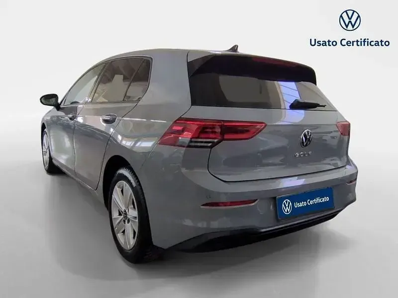 Usata VW Golf VIII Life 116 CV (85 kW) 2022 Utilitaria