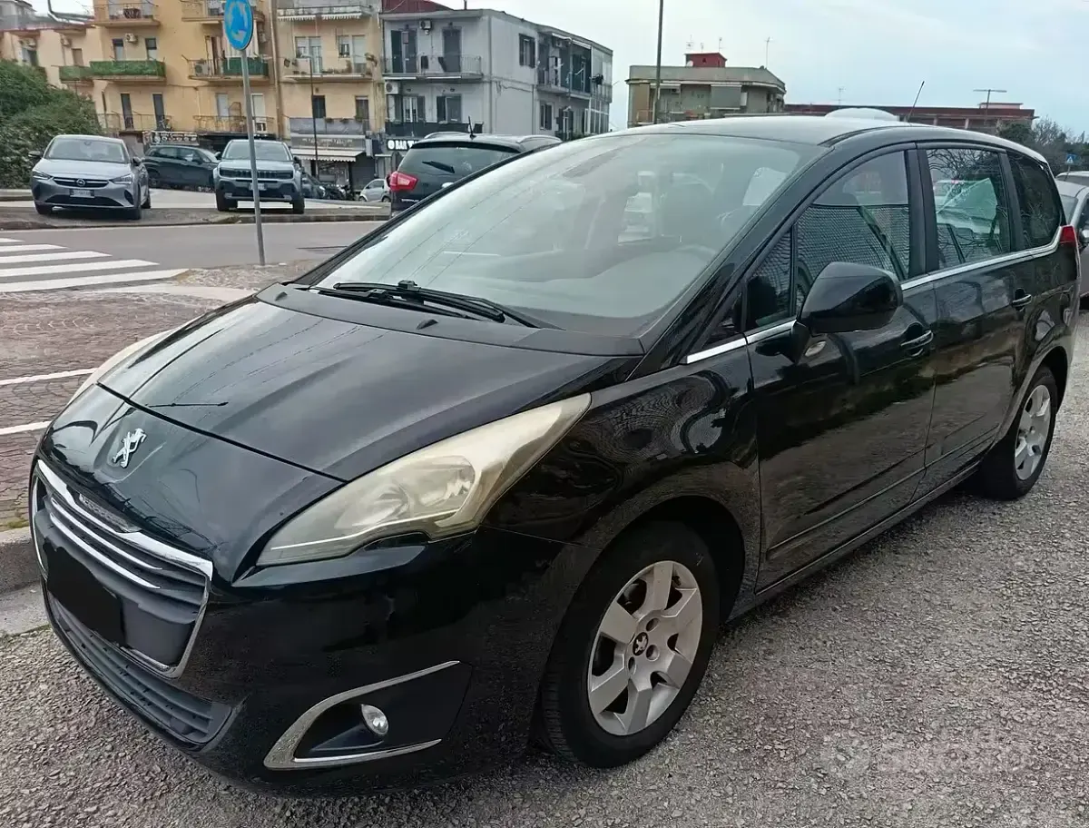 Usata Peugeot 5008 115 CV (84 kW) 2015 Nero Monovolume