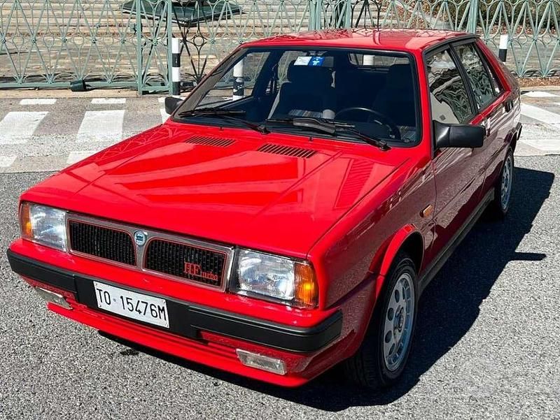 Usata Lancia Delta 140 CV (102 kW) 1989 Rosso Utilitaria