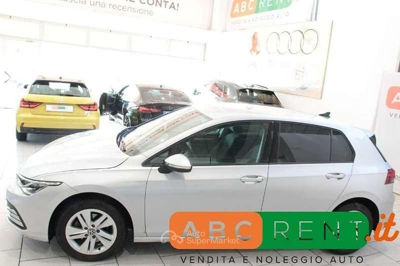 Usata VW Golf VIII Life 150 CV (110 kW) 2022 Argento Berlina