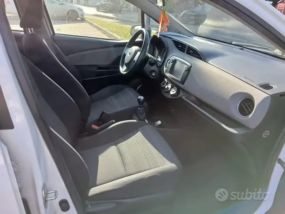 Gebraucht Toyota Yaris 99 PS (72 kW) 2017 Weiß Limousine